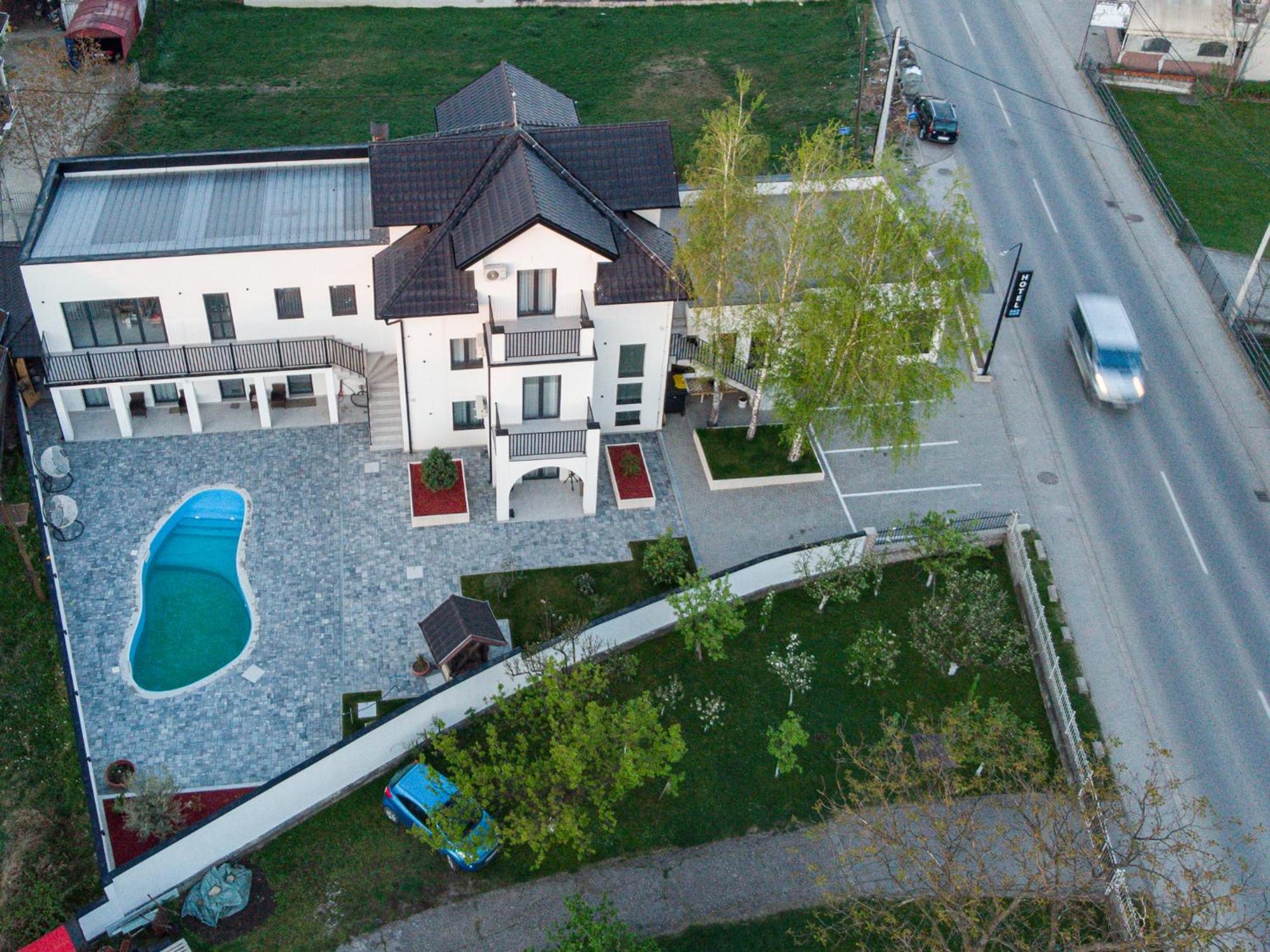 Hotel Kralj Кралево Экстерьер фото
